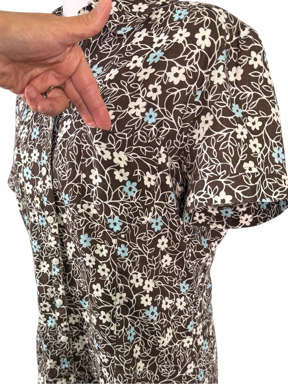 Kim Rogers Brown Linen blue& white Floral Button-Up Shirt Size M Casual chic - Picture 3 of 11